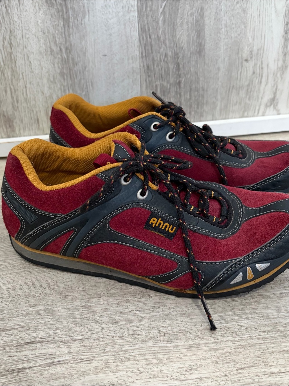 Ahnu Hayward low-top athletic Hiking sneakers Shoes Womens Size 7 Outdoor Trail